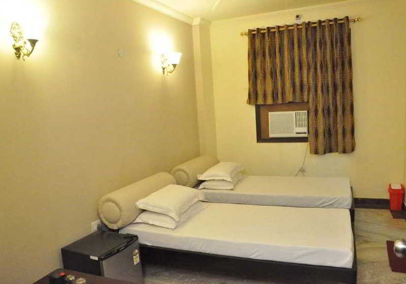 Room thumbnail 1