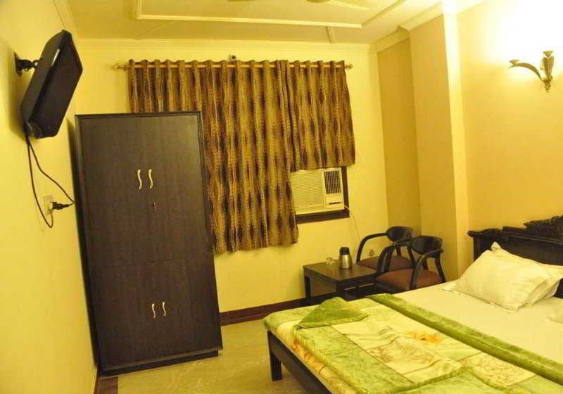 Room thumbnail 2