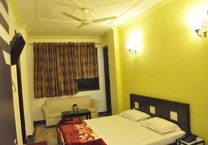 Room thumbnail 3