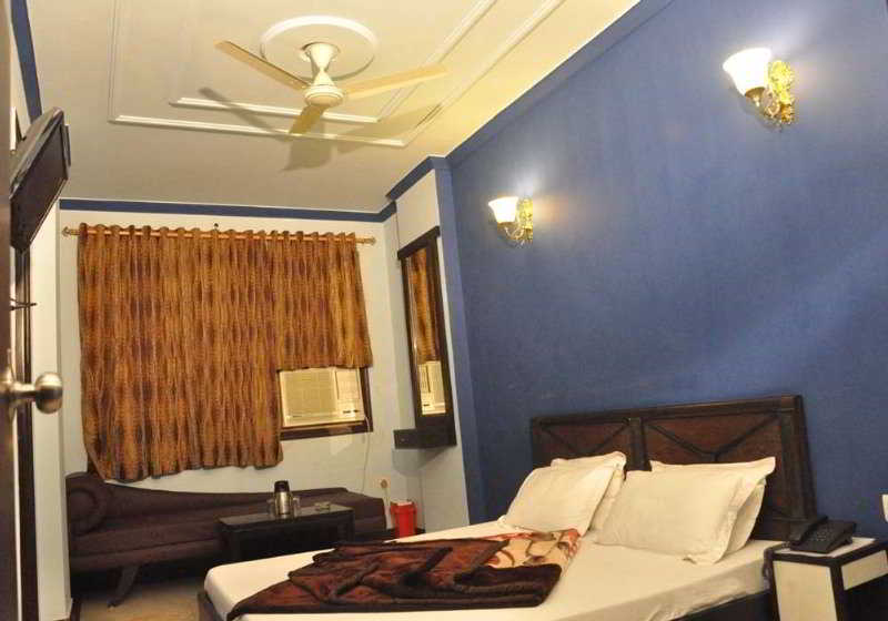 Room thumbnail 4