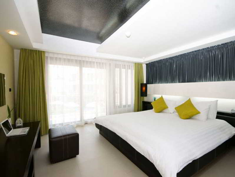 Room thumbnail 1