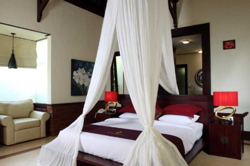 Room thumbnail 4