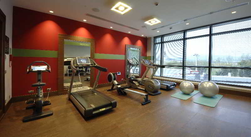 Sports and Entertainment
 di Hampton by Hilton Bursa