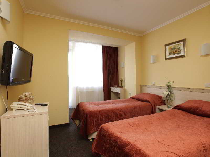 Room thumbnail 1