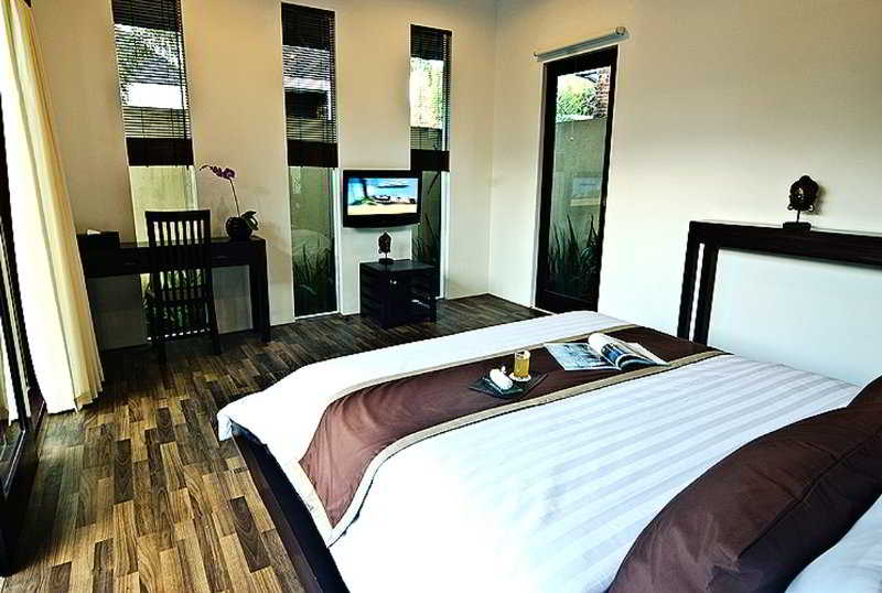 Room thumbnail 1
