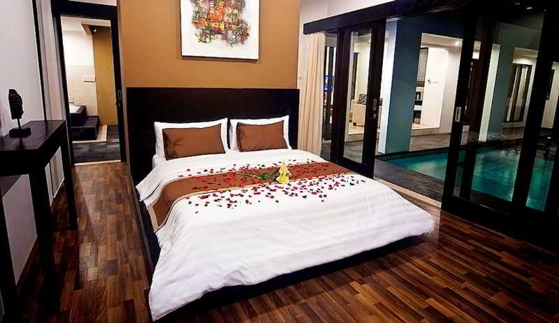 Room thumbnail 3