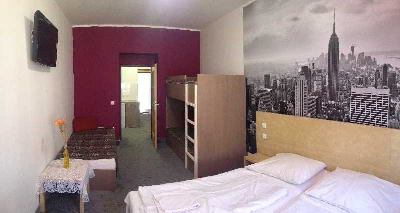 Room
 di Andelapartments