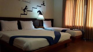 Room thumbnail 4
