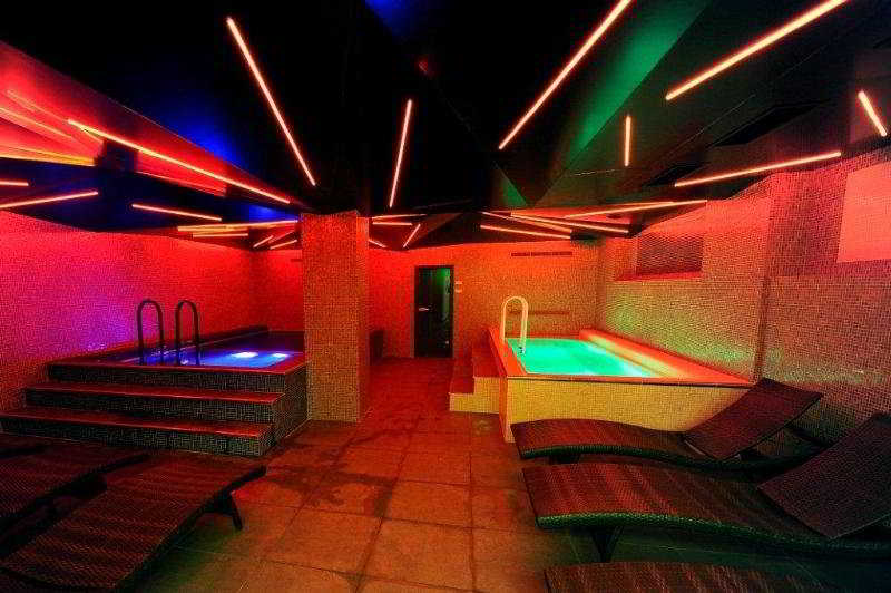 Sports and Entertainment
 di Plaza V Executive Hotel