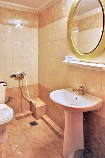 Room
 di Nea Metropolis