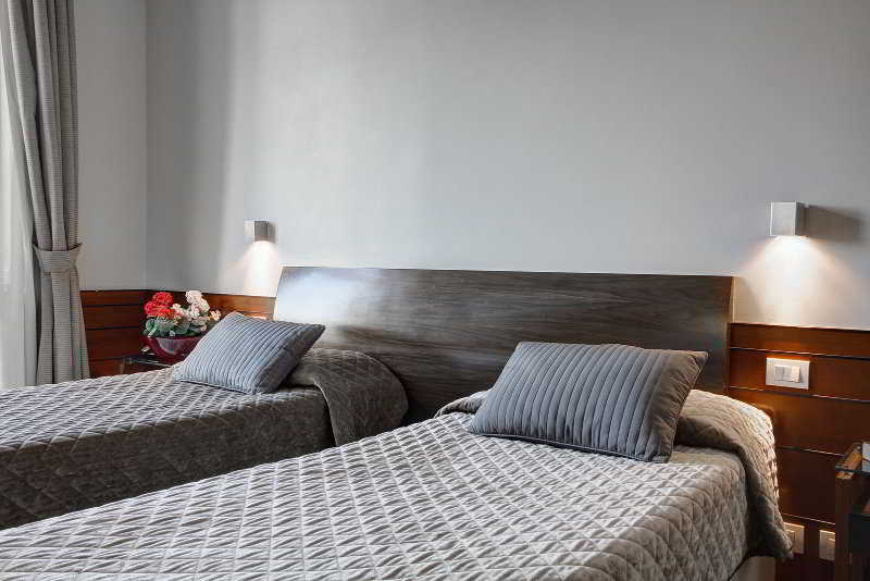 Hotel La Luna Romana, Rome