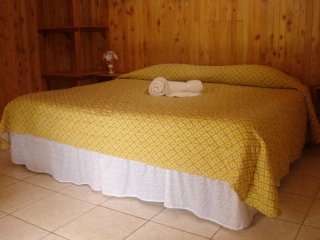 Room
 di De Montaña Suria