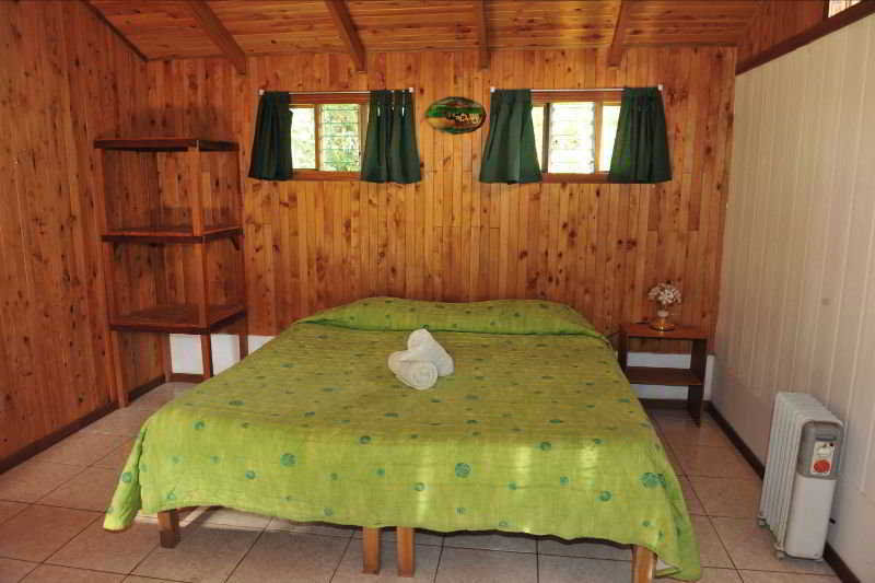 Room
 di De Montaña Suria