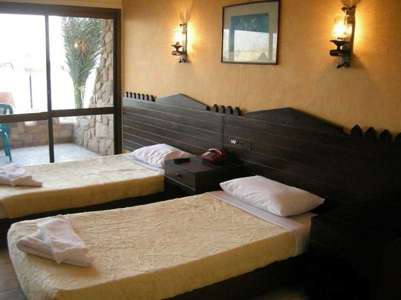 Room
 di Helnan Taba