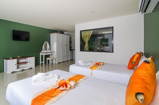 Room thumbnail 4