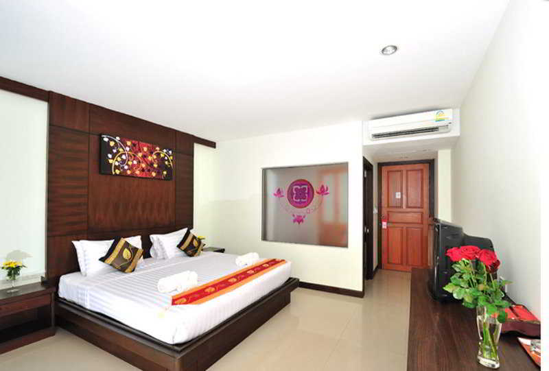Room thumbnail 2