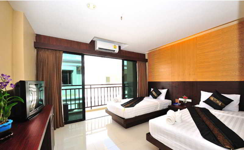 Room thumbnail 3