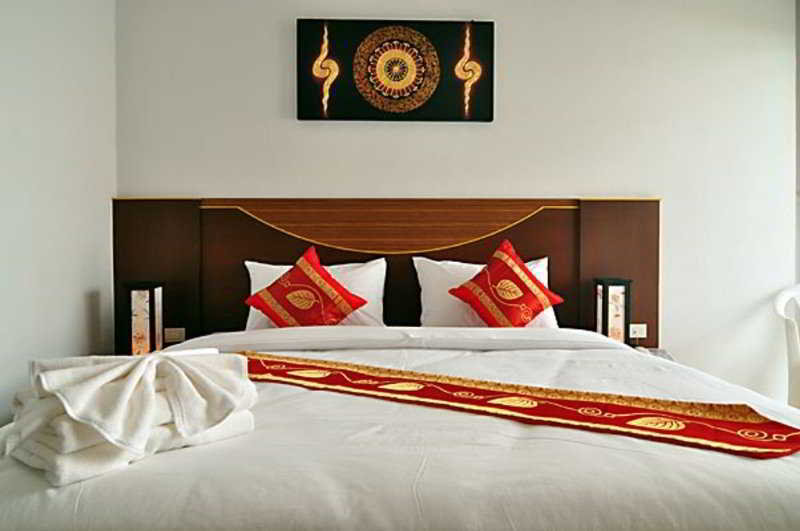 Room thumbnail 3