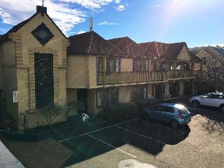 Cable Court Motel