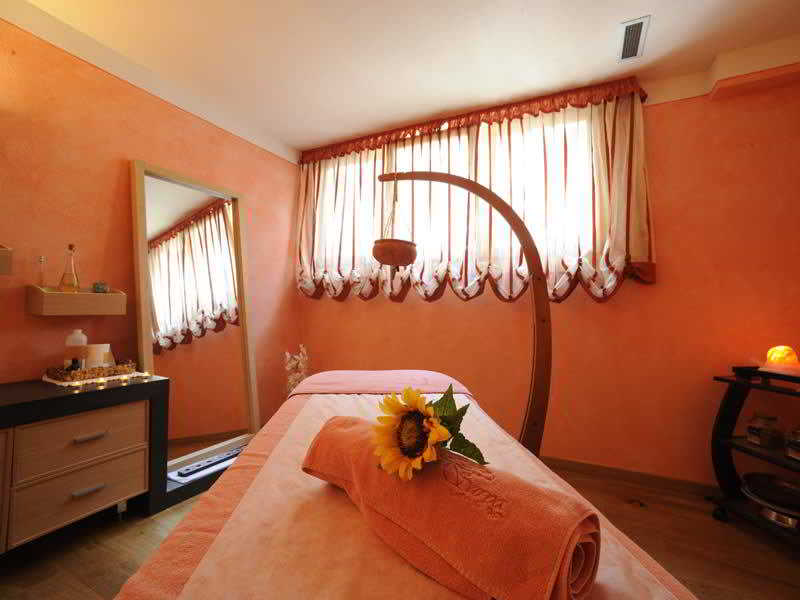 Room thumbnail 3