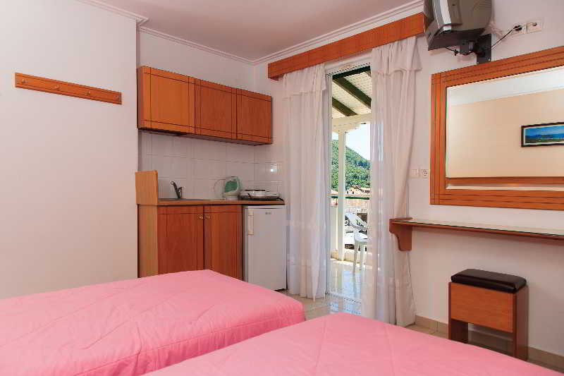 Room
 di Cosmopol Studios