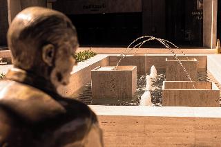 Kubitschek Plaza