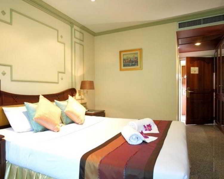 Room thumbnail 6