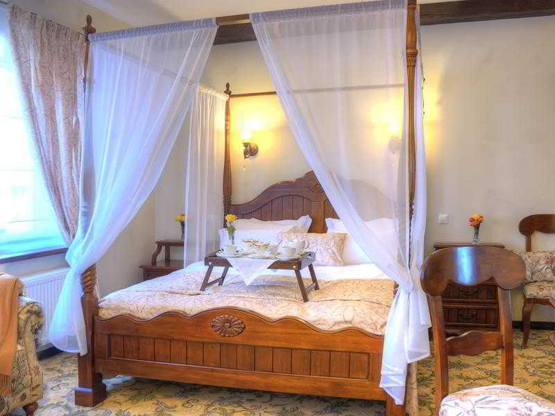 Room thumbnail 5