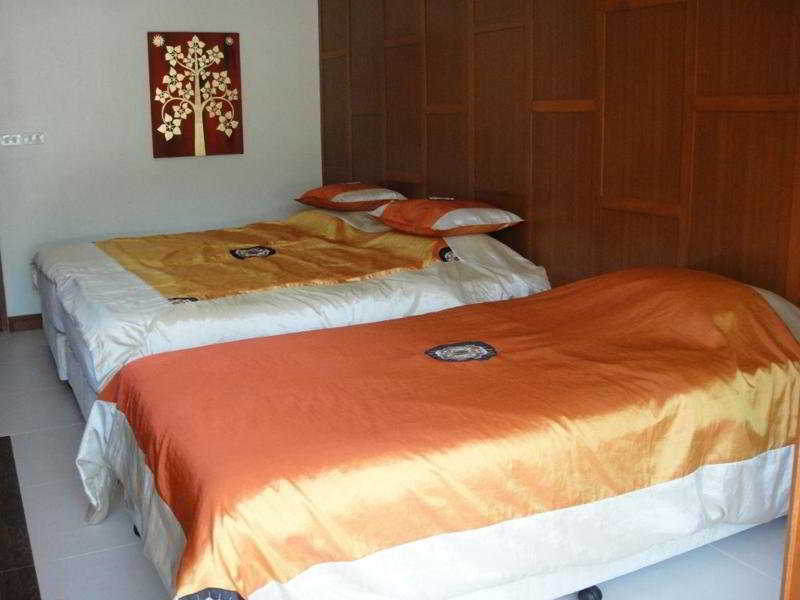 Room thumbnail 2