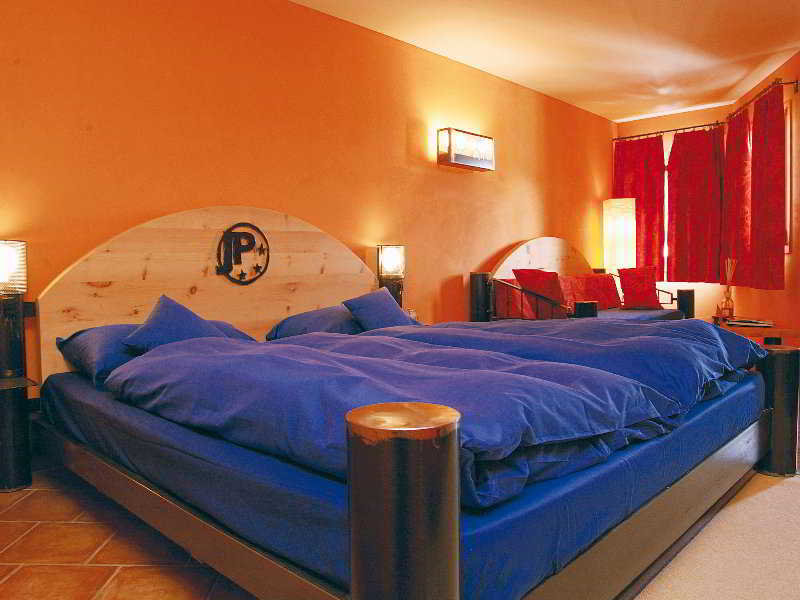 Room
 di Julier Palace