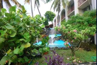 Hotel On The Cay