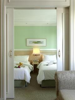 Room
 di InterCity The Universe