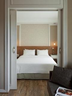 Room
 di InterCity The Universe