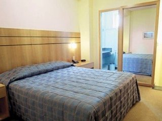 Room
 di San Diego Suites Lourdes Bh