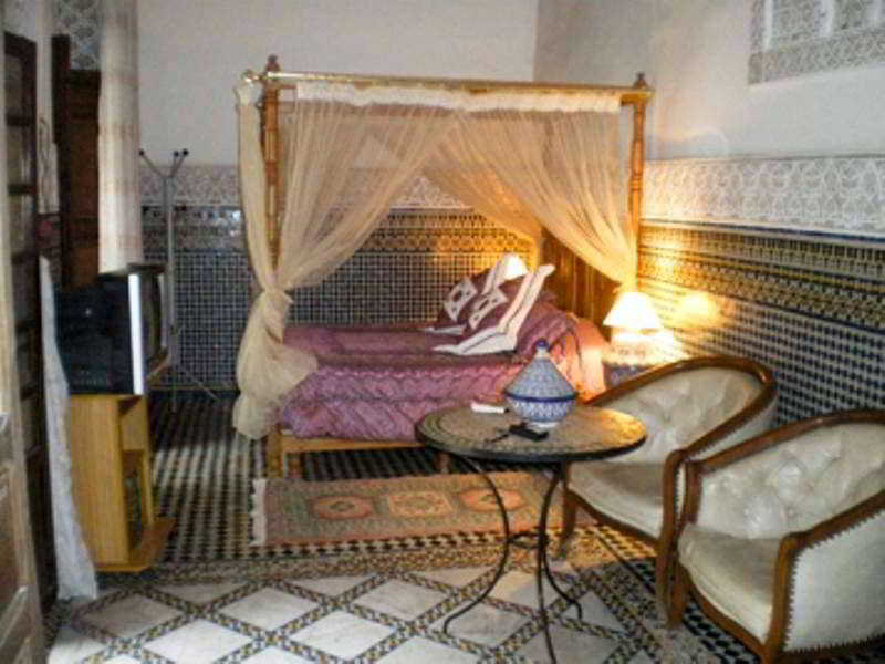 Room
 di Riad Sara