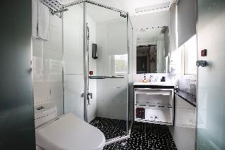 Room:TWN.ST-1