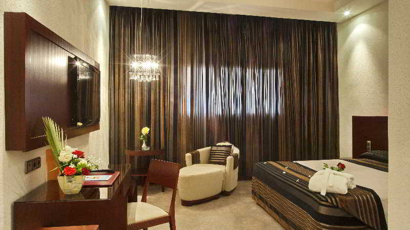 Room
 di Eden Phoenix