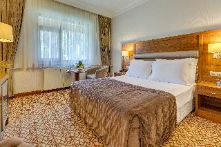 Grand Abant Hotel (Buyuk Abant Hotel)
