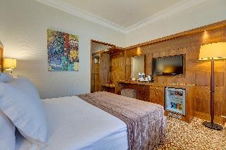Grand Abant Hotel (Buyuk Abant Hotel)