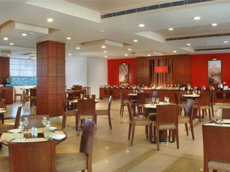 Restaurant
 di Premier Inn Shalimar Bagh