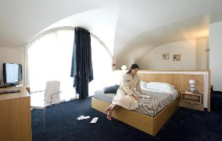 Delle Fiere, Milan