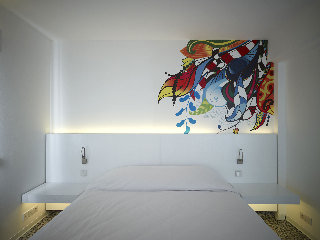 Room
 di So White Boutique Suites
