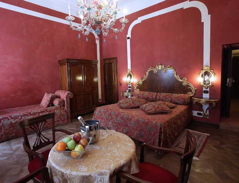 Room
 di San Moise