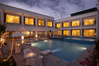 Pool
 di Country Inn & Suites by Carlson Delhi Satbari