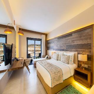 Design Plus Seya Beach Hotel