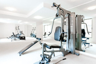 Sports and Entertainment
 di Plaza Suites