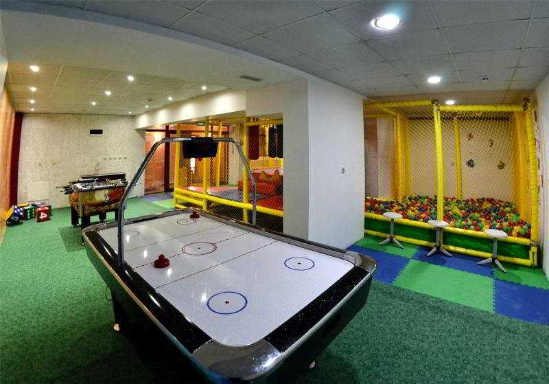 Sports and Entertainment
 di Kamelia