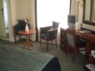 Cairn Hotel, Leeds