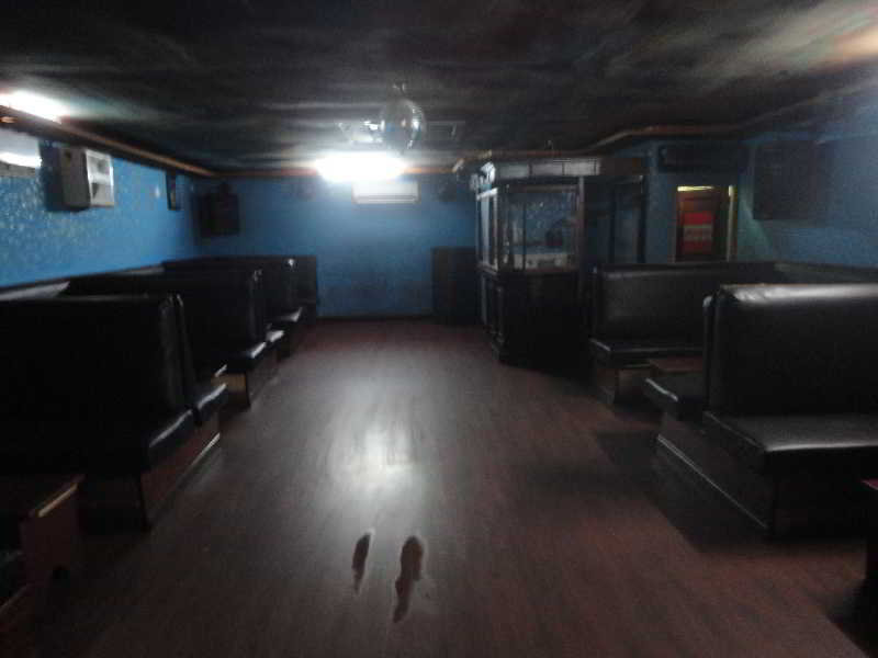 Bar
 di Indra Regent