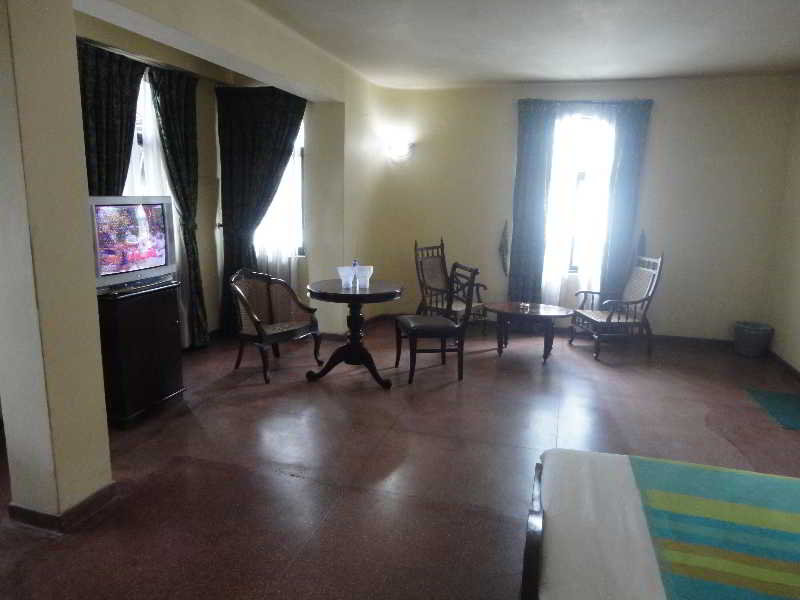 Room
 di Indra Regent